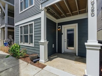 926 Landings Dr