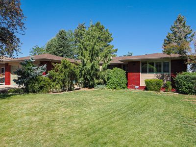 2425 E Cinnabar Ln