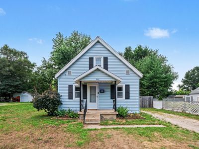 933 Benjamin Ave NE