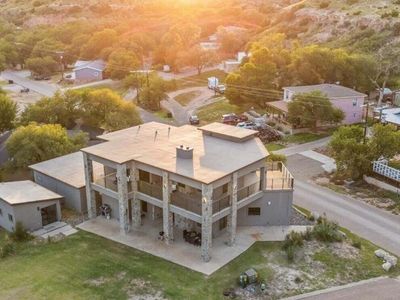 2 Jesse James Dr