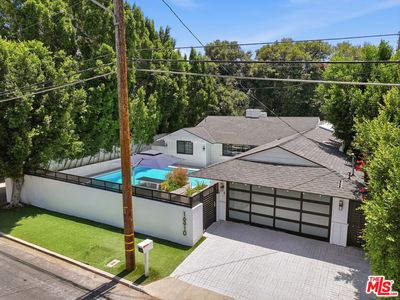 16910 Magnolia Blvd