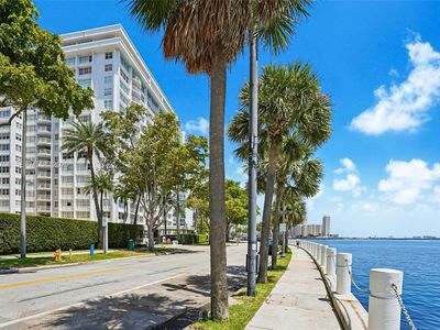 1420 Brickell Bay Dr APT 206D