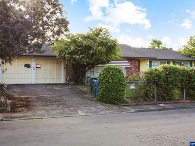 620 Plaza Del Rey NE