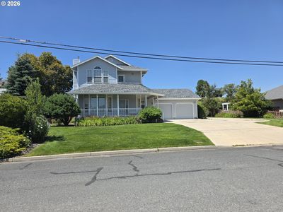 495 Foothill Dr