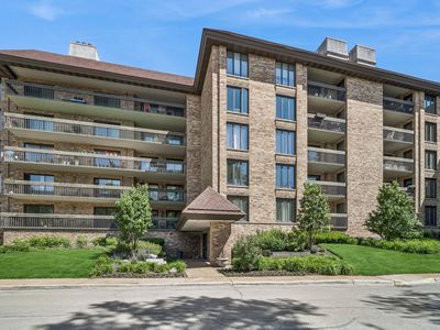 Property at 1621 Mission Hills Rd APT 404, Northbrook, IL