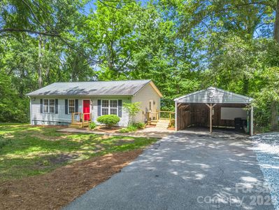 30 Lake Forest Ln