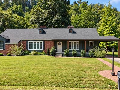 122 W Cedar Dr