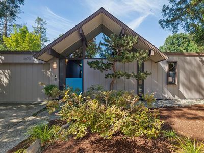 1070 Harriet St