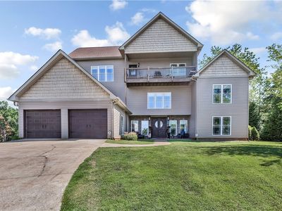 142 W Waters Edge Ln