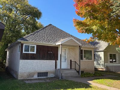 228 Winona Ave