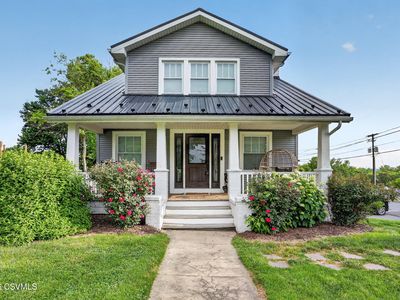 700 University Ave