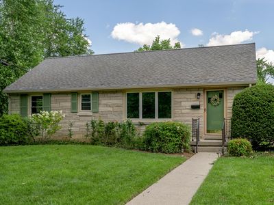 209 E Lowry Ln
