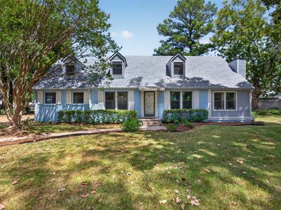 551 Broadmoor Blvd
