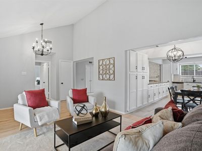 5017 Roundtable Ln