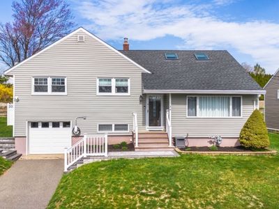24 Lennon Place