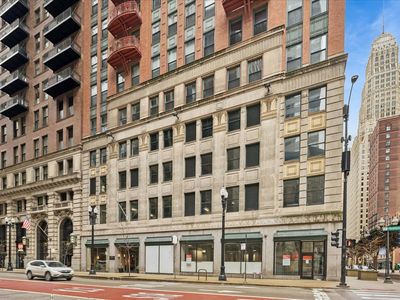 208 W Washington St APT 2007