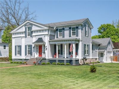 40 College St