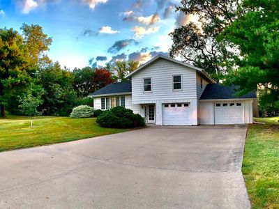 2010 Country Club Dr