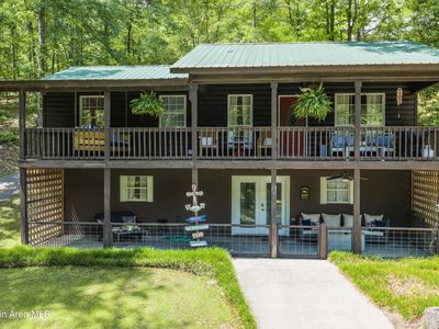 523 Farm Loop