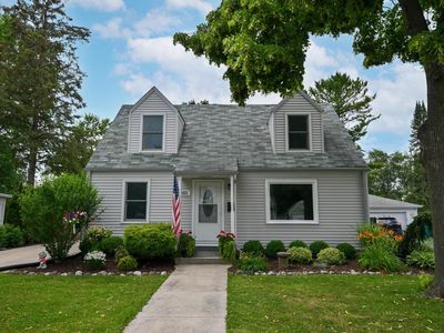 W166N8551 Theodore AVENUE