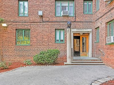 1560 Metropolitan Avenue #5B