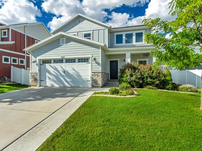 4367 E Golden Oak Ln