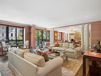 350 E 72nd St APT 3