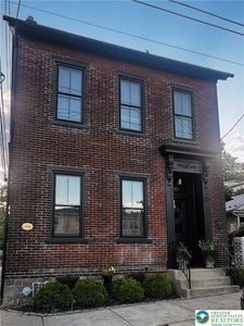 449 Linden St