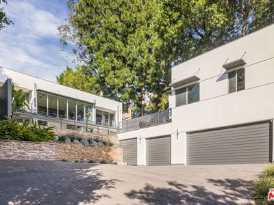 1545 Sunset Plaza Dr