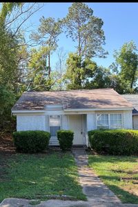 1521 Lake Ave