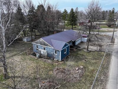 712 Meadowlark Dr SW