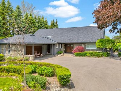 3816 W Maple Rd
