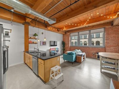 712 Broadway Blvd #704