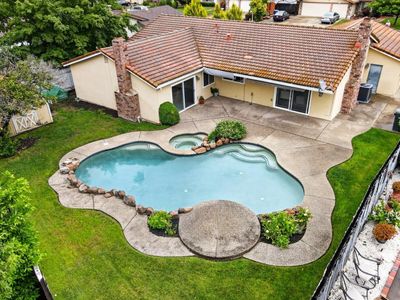 10 Riverglade Ct