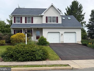 Property at 601 Maplewood Dr, Douglassville, PA