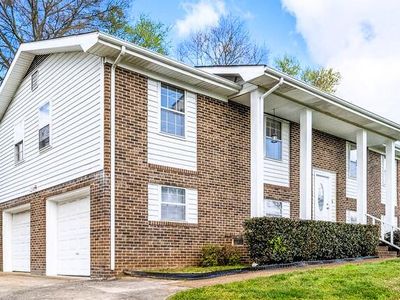 111 Edgewood Cir