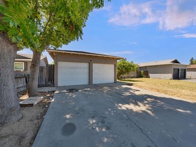 260 De Pauw Dr.
