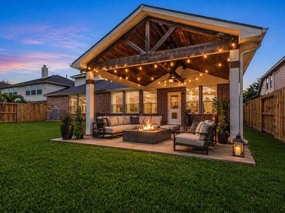 4438 W Maple Dr