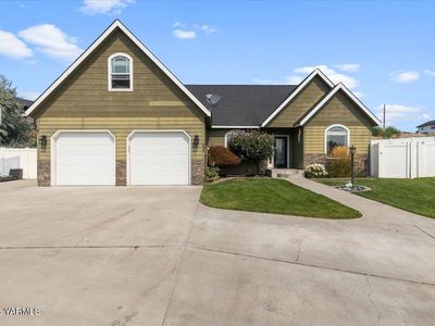 Property at 504 Virginia Ct, Zillah, WA