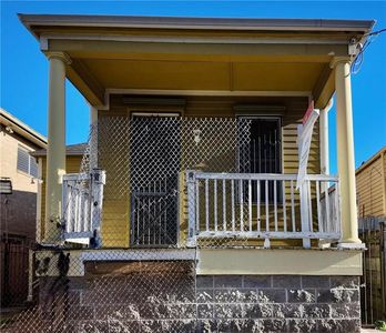 1464 N Claiborne Ave