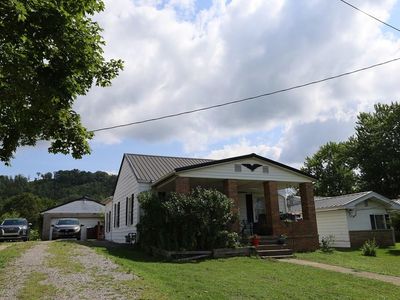 905 John St