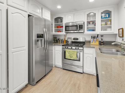 1340 E Hillcrest Dr UNIT 8