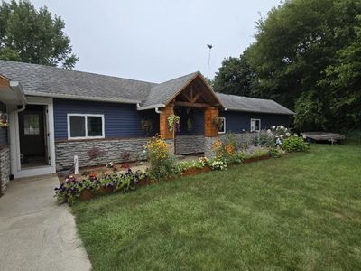 11118 E Grand River Ave