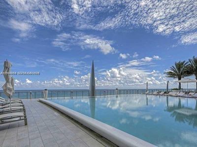 17121 Collins Ave APT 907