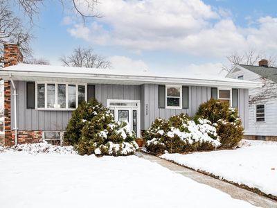 2229 W Callender Ave