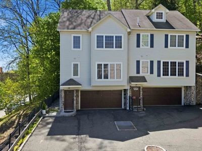 1 Entrance Ave