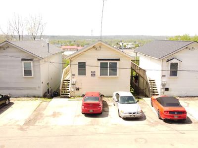 1887 Kahn Ave