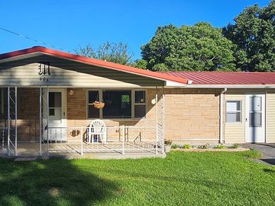 606 Woodland Ln