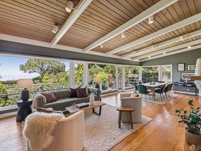 5526 Balboa Dr