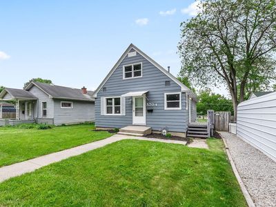 5704 S Calhoun St
